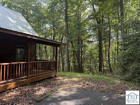 4th image of 54 Reserve Ln