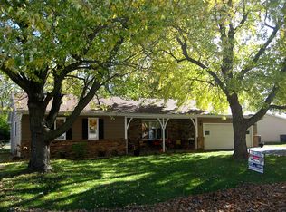8 Powers Ct, Warrensburg, IL 62573