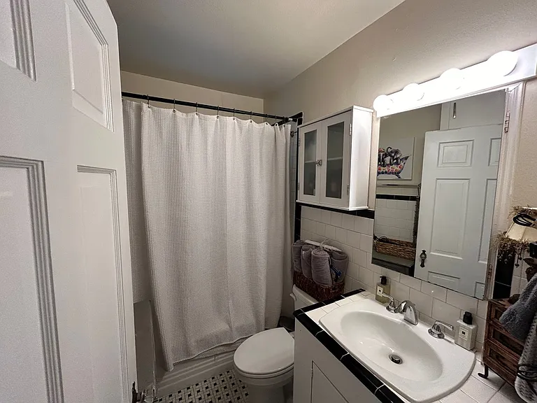 3551 W 4th St #4 — Photo 8