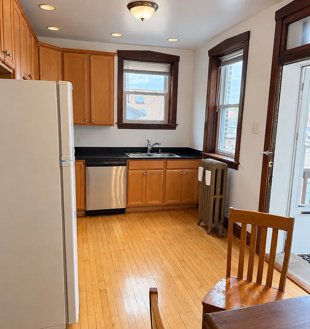 2950 W Cullom Ave — Photo 1