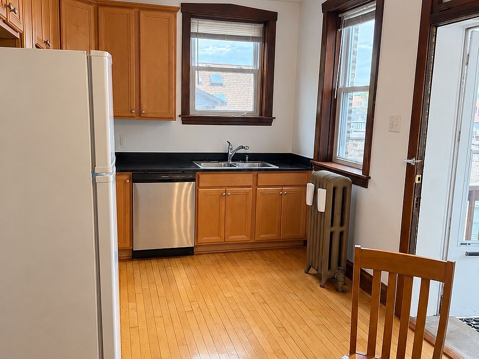 1st image of 2950 W Cullom Ave #3F