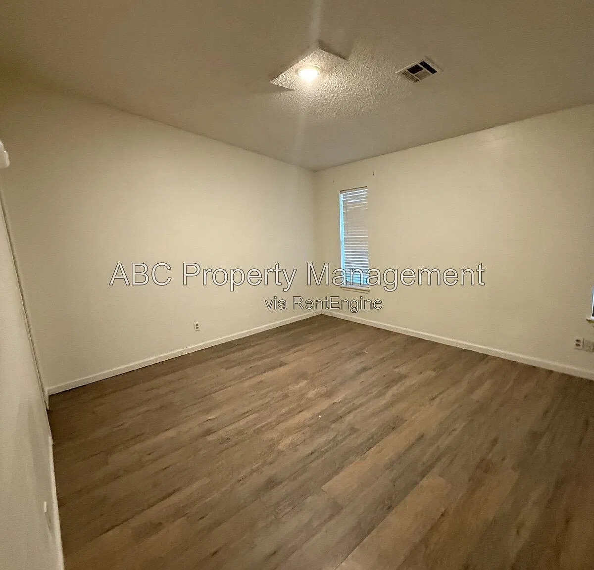 2 bed, 1.0 bath, 1128 sqft, $1,200 — Photo 2