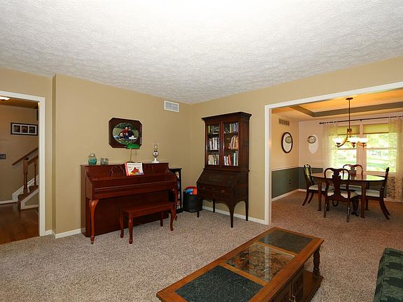 4th image of 8322 Shadyside Ln