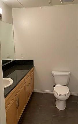 4th image of 931 E Walnut St Unit 109