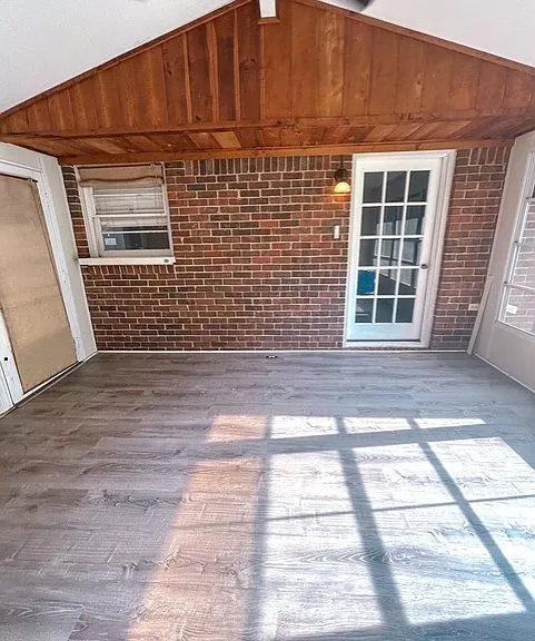 5583 Woodland Dr — Photo 15