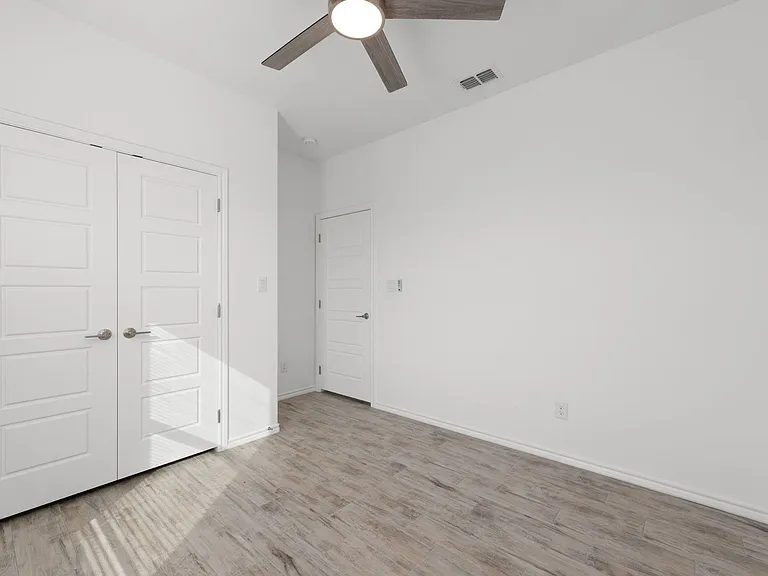 411 Hinojosa Dr — Photo 10