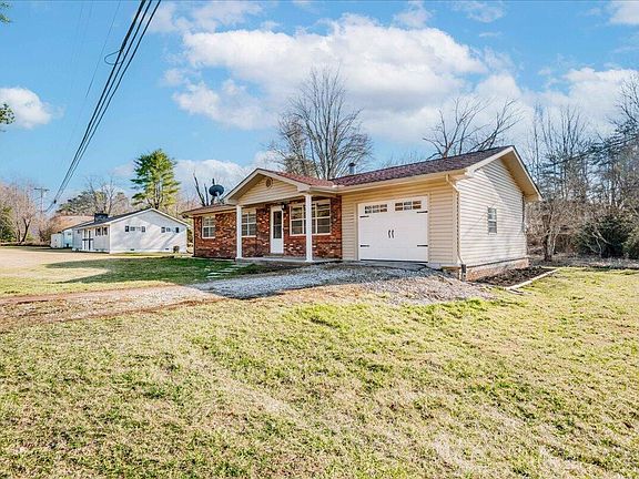 4th image of 1075 Bee Creek Rd