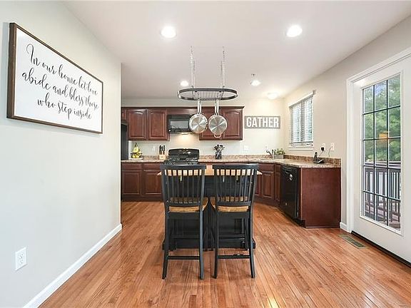 5th image of 143 Kensington Dr