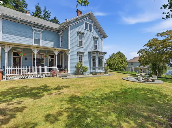 687 N 3rd St, Coos Bay, OR 97420