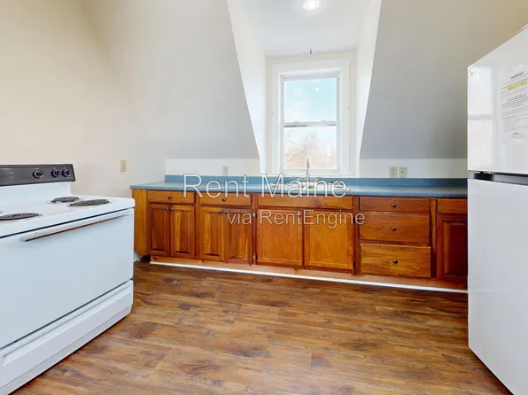 3 Summer St APT 3, Waterville, ME 04901