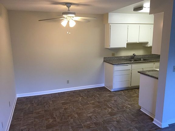 3rd image of 1920 Peyton Ave APT 105