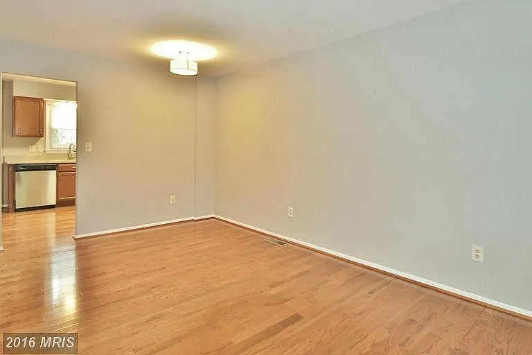 9917 Kingsbridge Dr — Photo 5