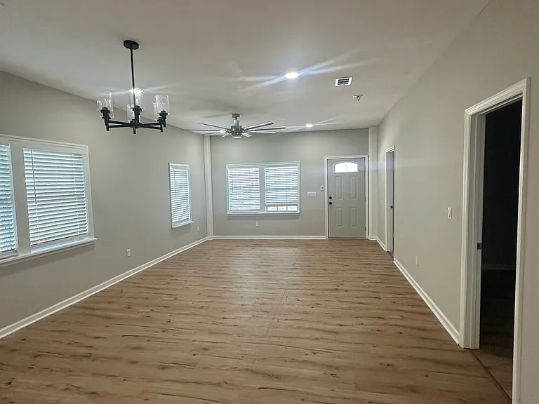 1219 Richards St — Photo 11