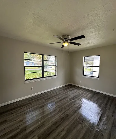 429 Ventura Ave — Photo 3