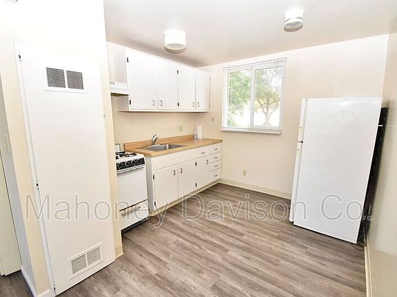 5th image of 2800 Western Ave #2