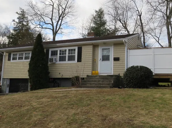 116 Juniper Dr, Norwood, MA 02062
