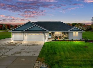 4082 Silver Bow Ln, Pulaski, WI 54162