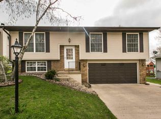 466 Shinoak Ct, Dubuque, IA 52003