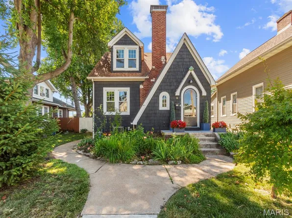 18 S 52nd St, Belleville, IL 62226