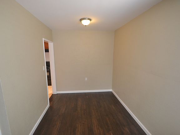5th image of 14636 Astoria St