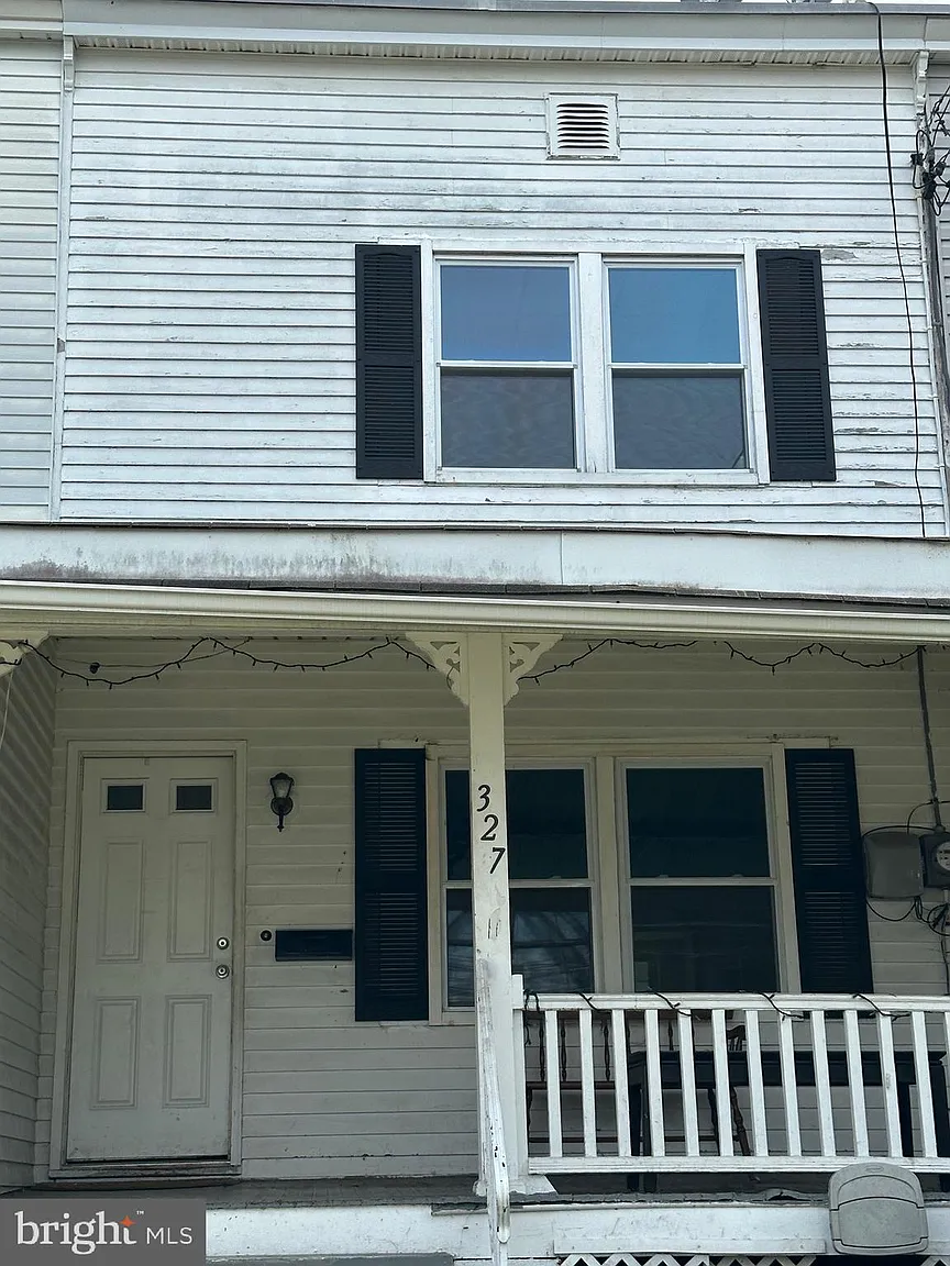 327 W Woodland Ave photo 1