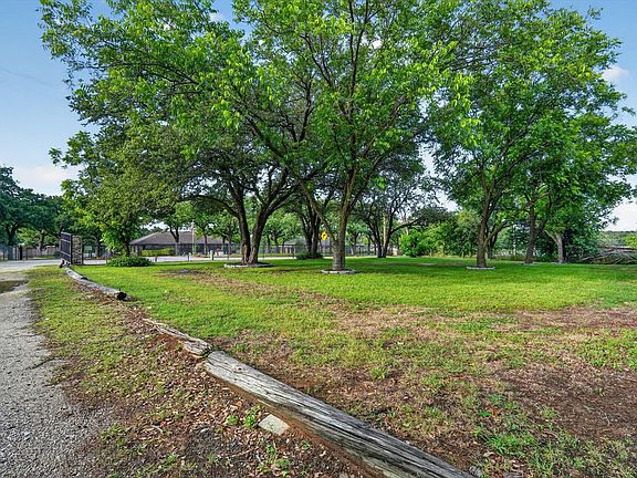5th image of 4041 Burleson Retta Rd