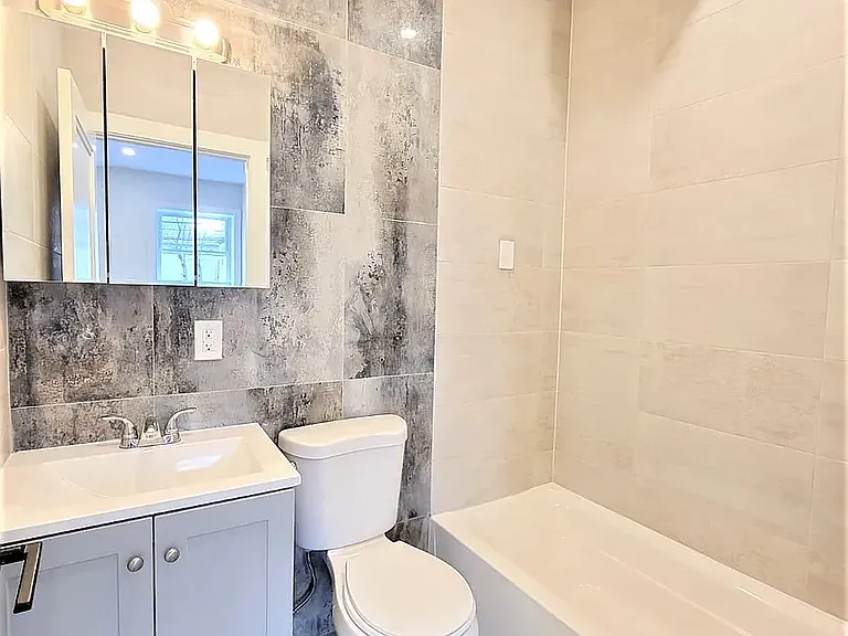 533 Hawthorne Ave #203 — Photo 4