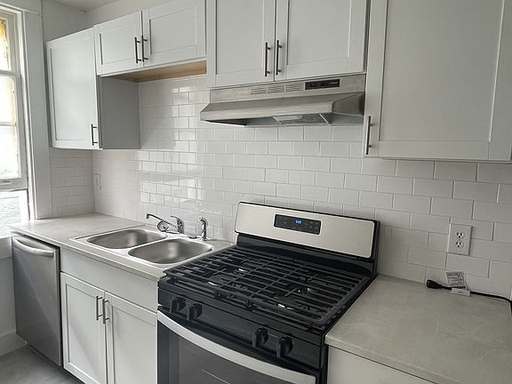 2nd image of 3300 Prytania St #7