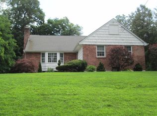 93 Beach Rd, Great Neck, NY 11023