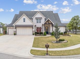 7201 N Hawthorne Ln, Owasso, OK 74055