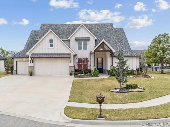 7201 N Hawthorne Ln, Owasso, OK 74055