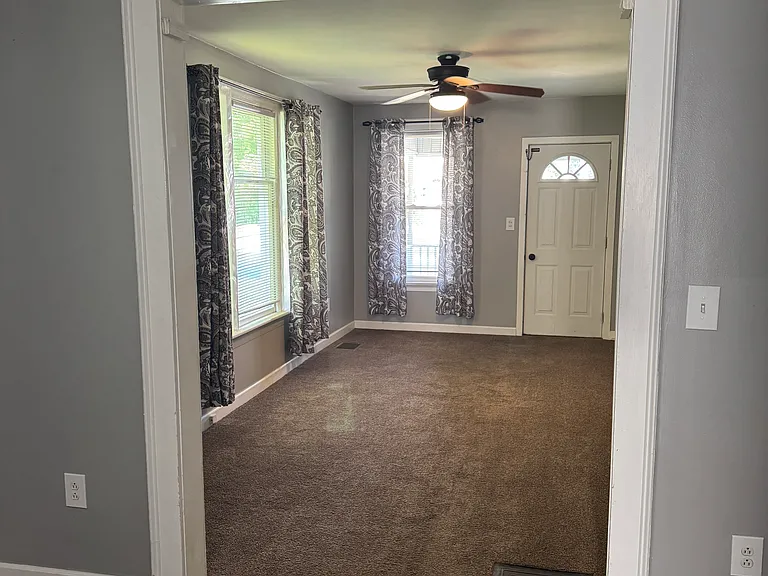 125 S Seward Ave #125 — Photo 2