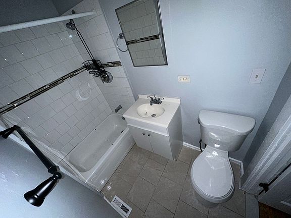 4th image of 407 Howard Ave Floor 1