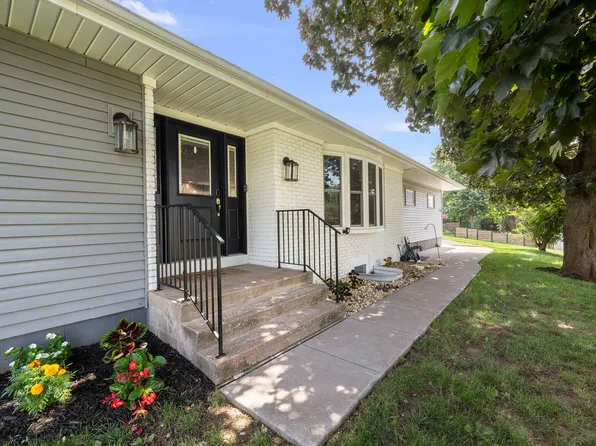 3515 Moencks Rd, Bettendorf, IA 52722
