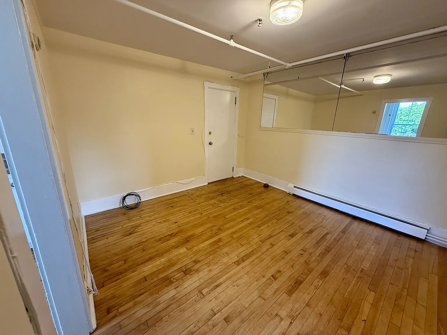 203 College St — Photo 2