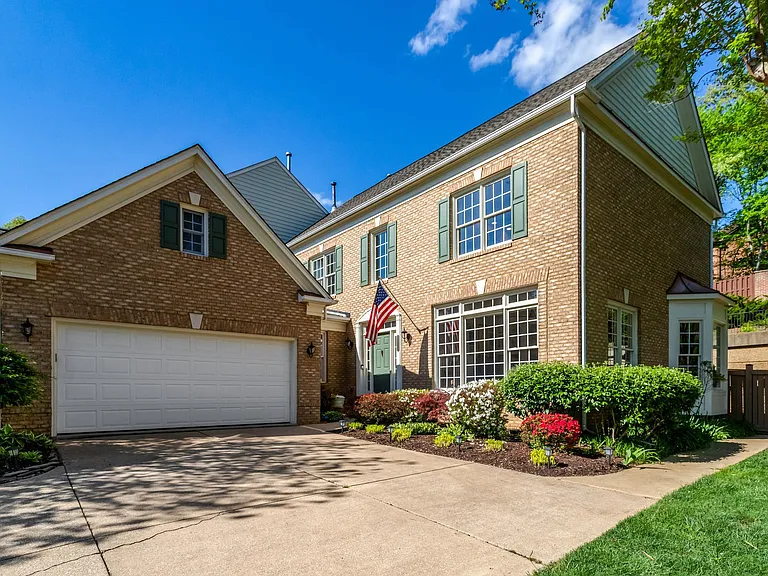 5231 Winter View Dr — Photo 2