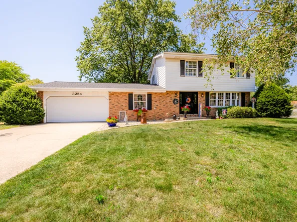 3254 E Valley View Dr, Saint Joseph, MI 49085