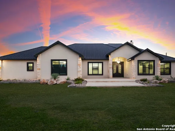 9546 Huntress Ln, San Antonio, TX 78255