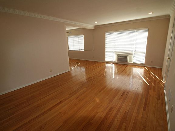 2nd image of 9521 Alcott St #8