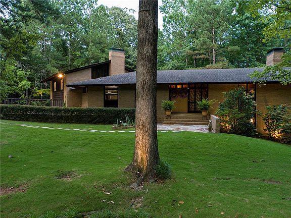 4th image of 498 Cary Dr