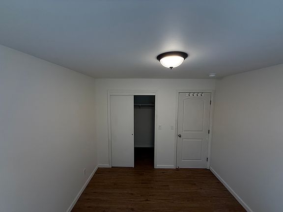 Room for rent (view of closet)