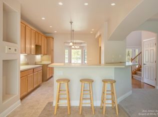 10887 Winner Cir, Whitmore Lake, MI 48189