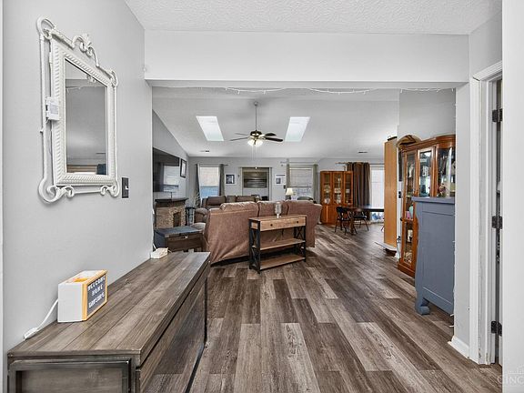 4th image of 410 Waterstone Ct