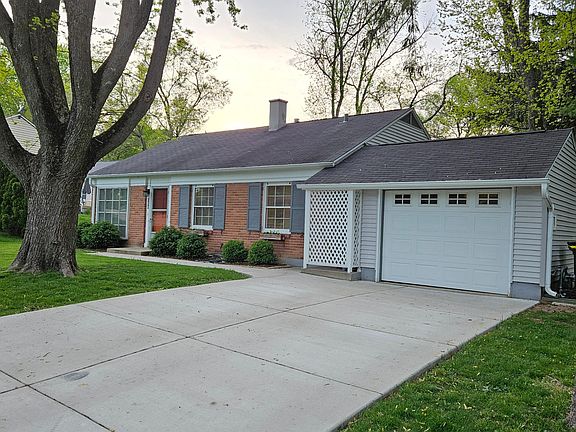 Over-sized concrete drive.
1 car garage.
