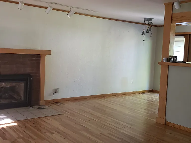 1155 SW Timian St — Photo 4