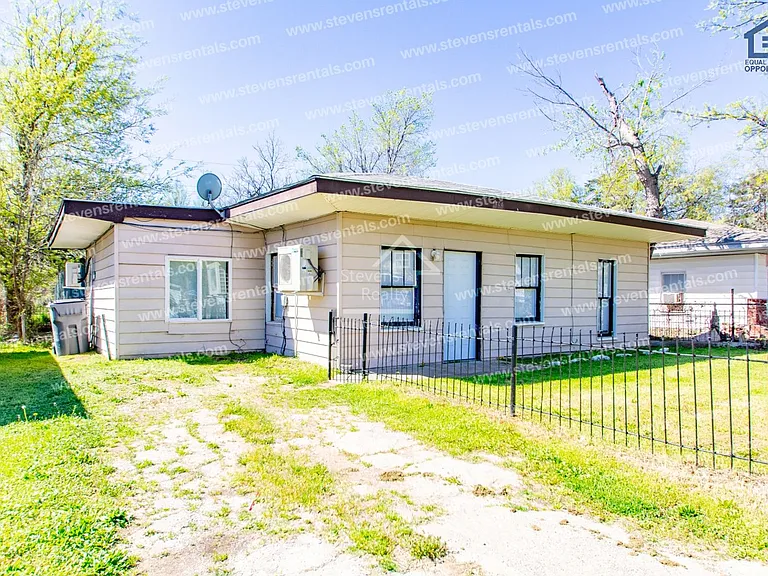 1308 NW Williams Ave — Photo 1