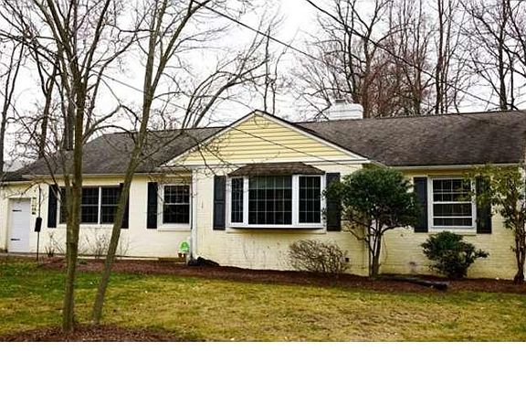 2nd image of 1901 Fairfield Dr