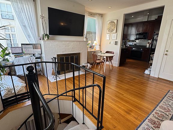 3rd image of 2217 Pacific Ave APT 1