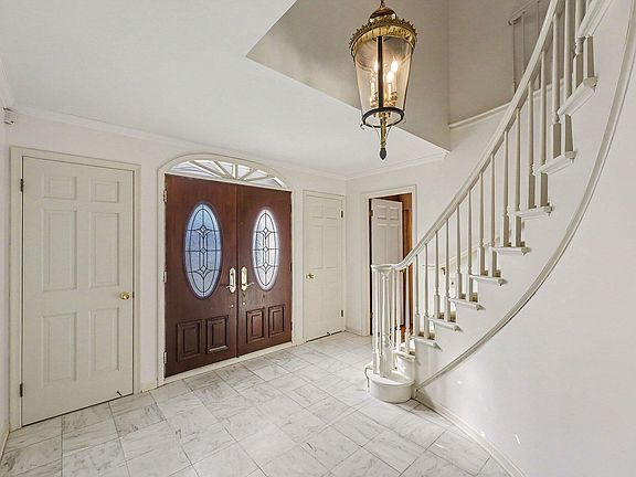 4th image of 5054 Kings Gate Way