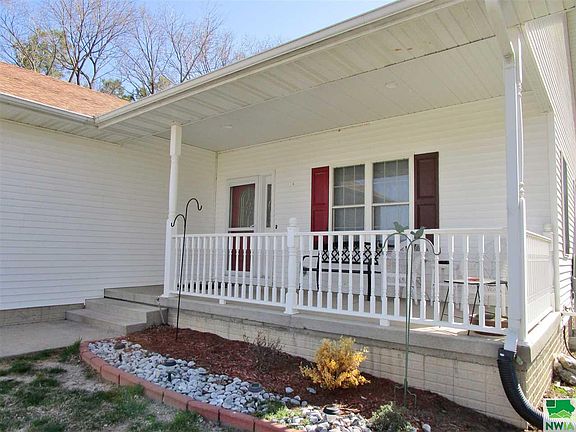 2nd image of 1366 Elgin Ave